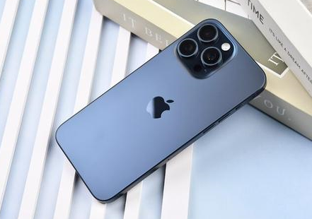 依兰苹果维修点分享iPhone 15 Pro Max屏幕更换全新实操风险 